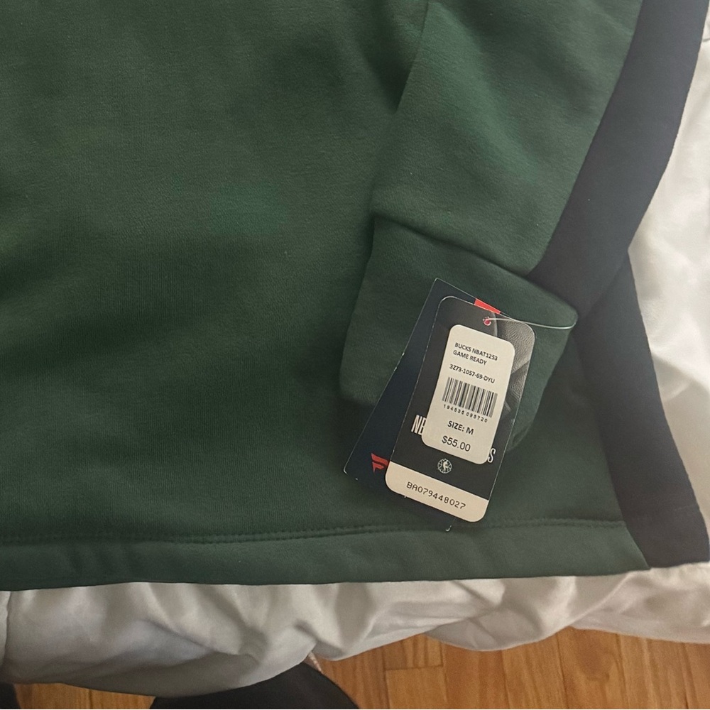 Women's Fantactic Milwaukee Bucks hoodie - Picture 7 of 7